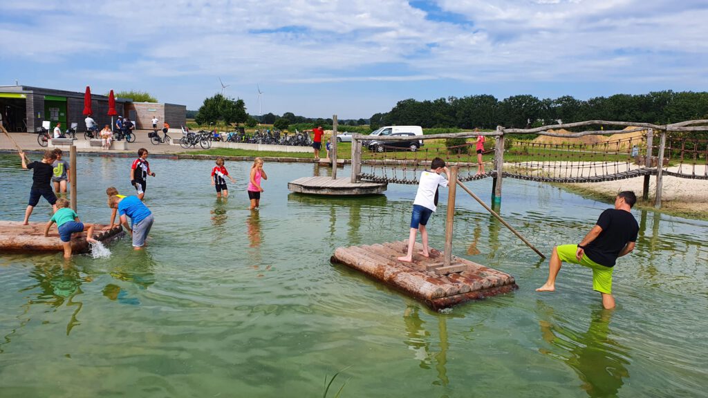 Kids auf Radtour in die Natur