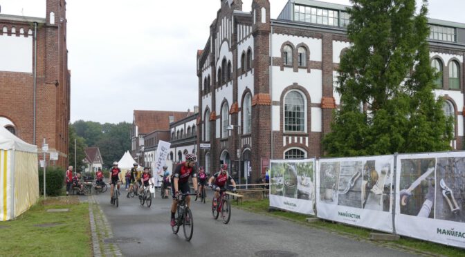 Zufriedene Radlerinnen und Radler bei der 3. Waltroper Gravel-CTF