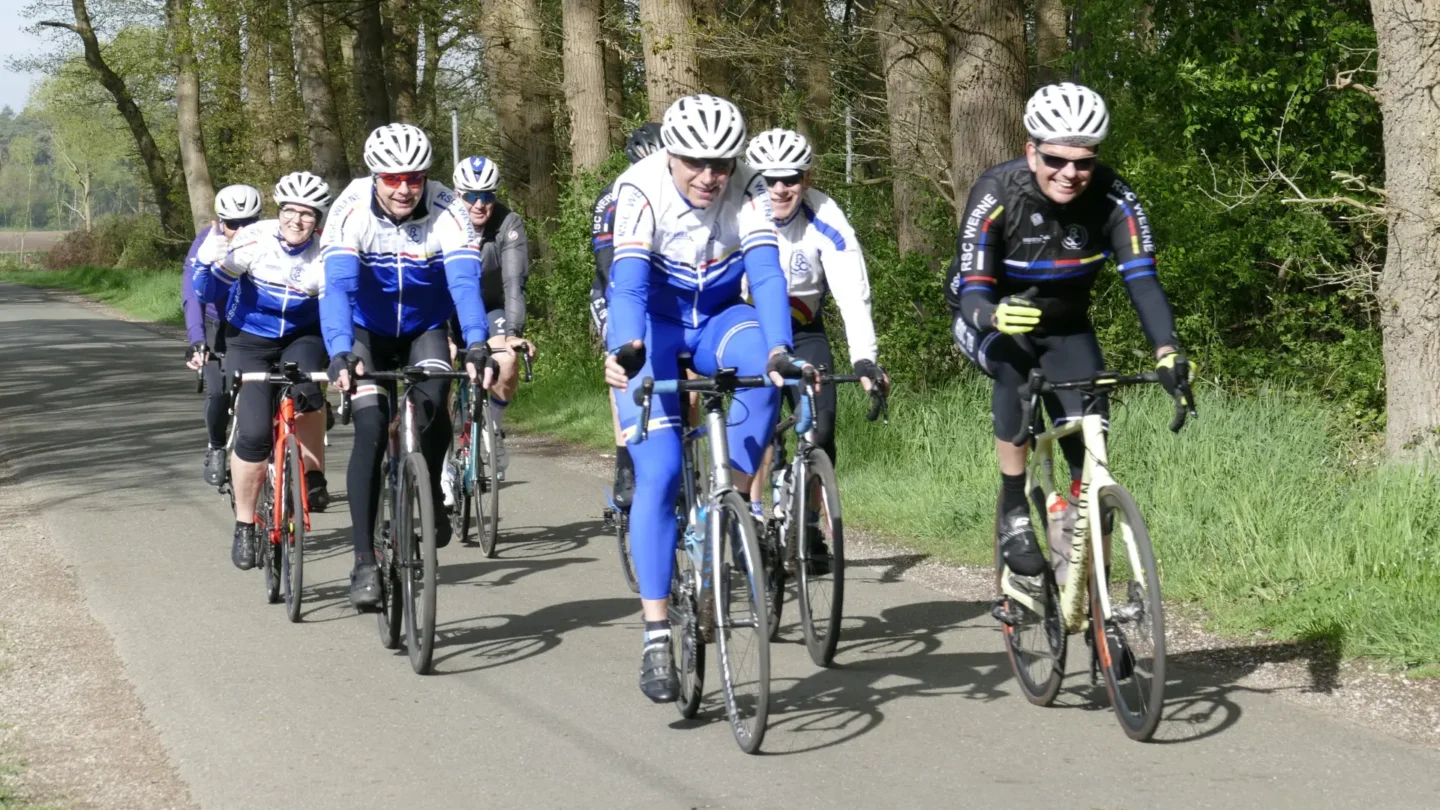 Eine Gruppe von Radsportlern des RC Werne bei der Oster-RTF des RC Sprinter Waltrop