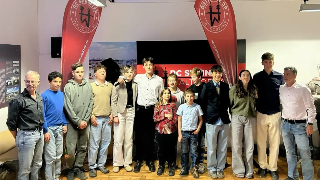RC Sprinter Waltrop - Jahresabschluss 2025 - die Jugendradsportler zusammen mit den Trainern