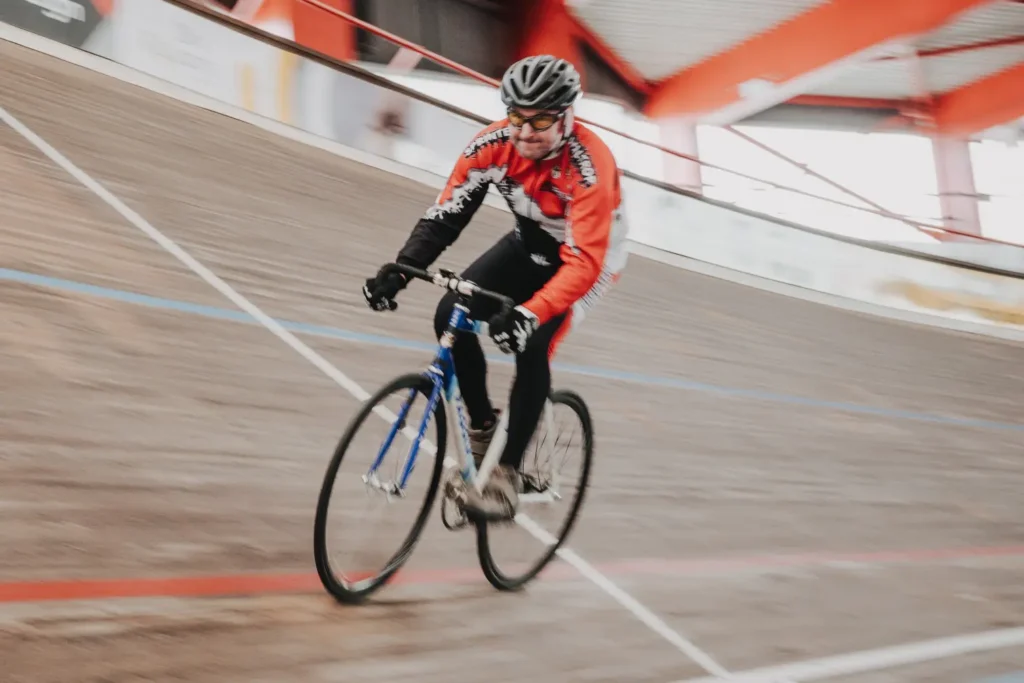 Daniel Klomfaß trainiert auf der Radrennbahn in Büttgen