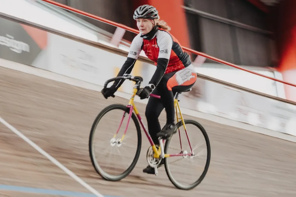 Rebecca Klomfaß trainiert auf der Radrennbahn in Büttgen
